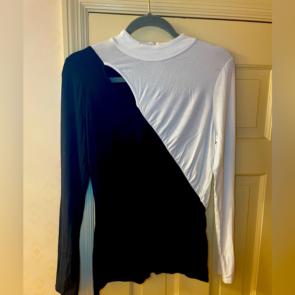 ♣️VENUS SZ M Long Sleeve Lightweight Shirt